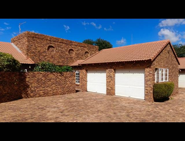 3 BEDROOM TOWNHOUSE FOR SALE IN BRACKENDOWNS
